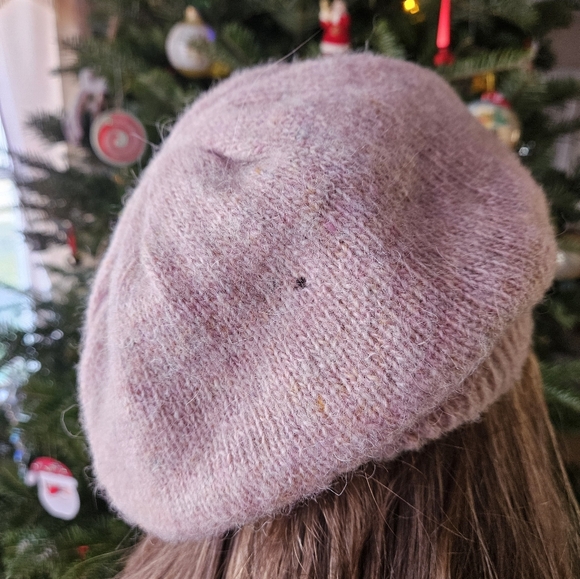 Hilda Ltd 100% Wool Beret Hat Beanie Creamy Beige Hand knitted Hand Wash - Picture 3 of 4